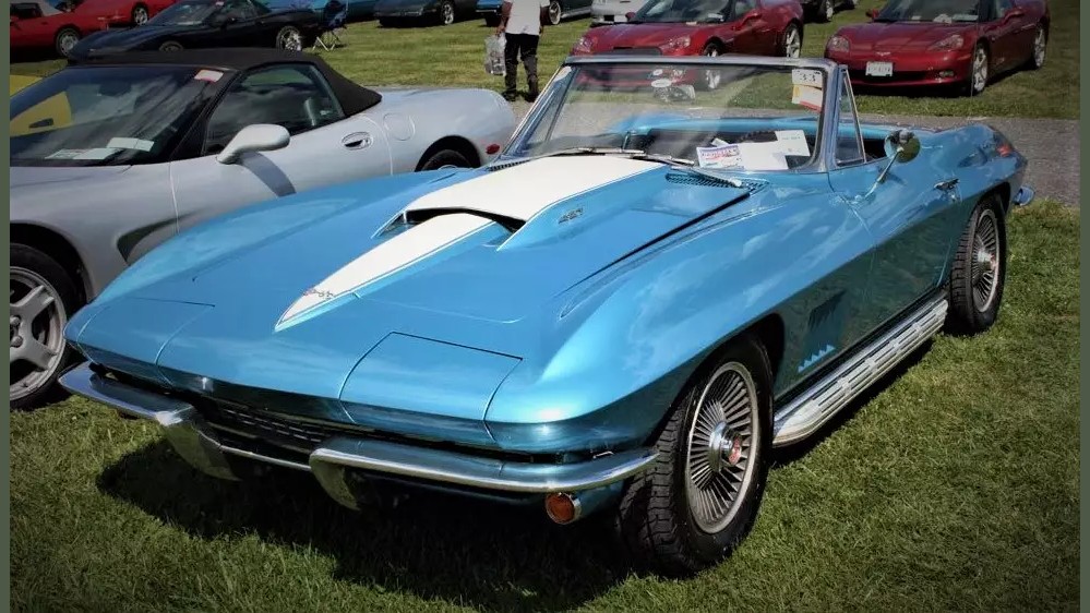 Click to Enlarge-Esc to Close Corvette Generations/C2/C2 1967 Nassau Blue 427 White Stinger Hood.jpg